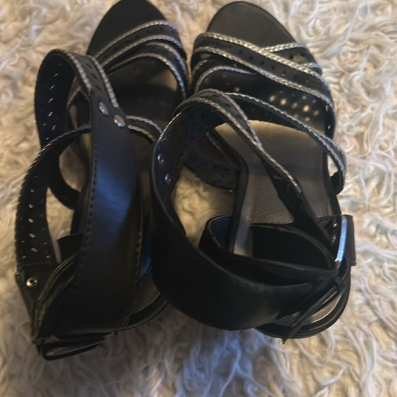 Guess size 11 sandals - Picture 5 of 9